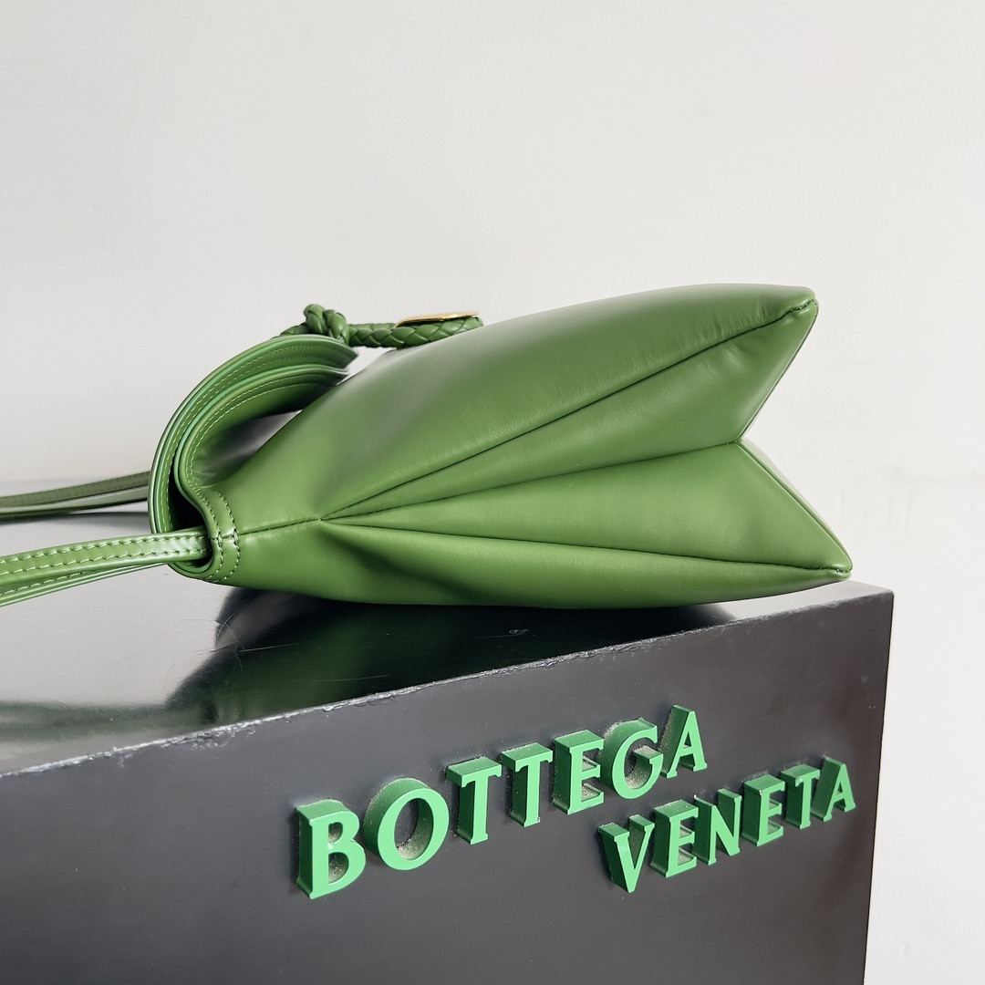 bo*te*ga Ve*ne*ta liberta 23 x 35 x 6cm