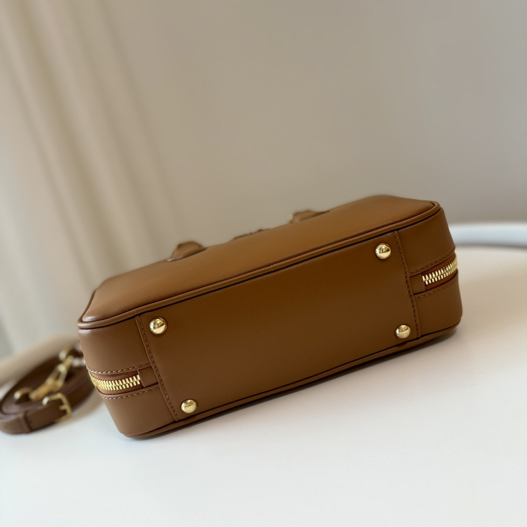 M1v M1v arcadie leather bag 12x27x9cm
