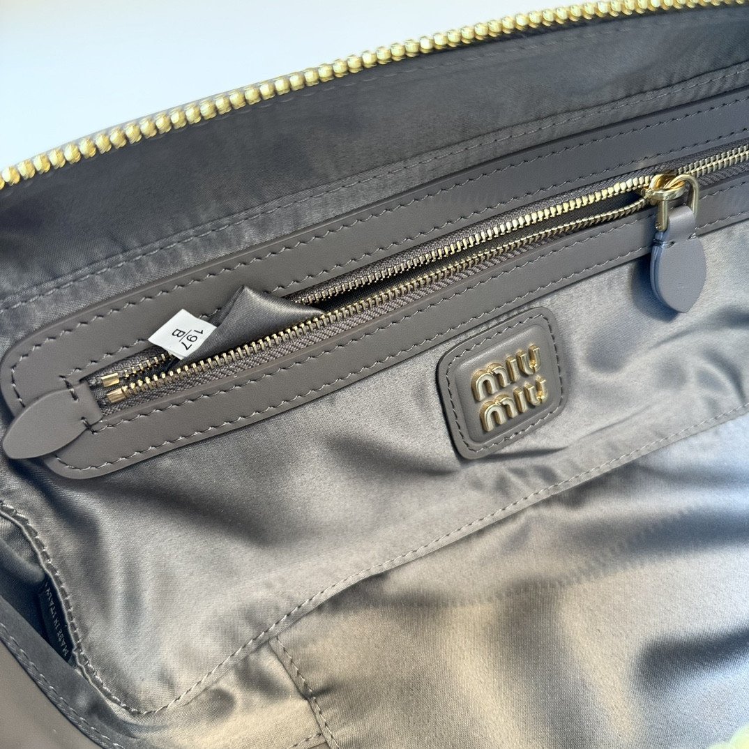 M1v M1v arcadie leather bag 12x27x9cm