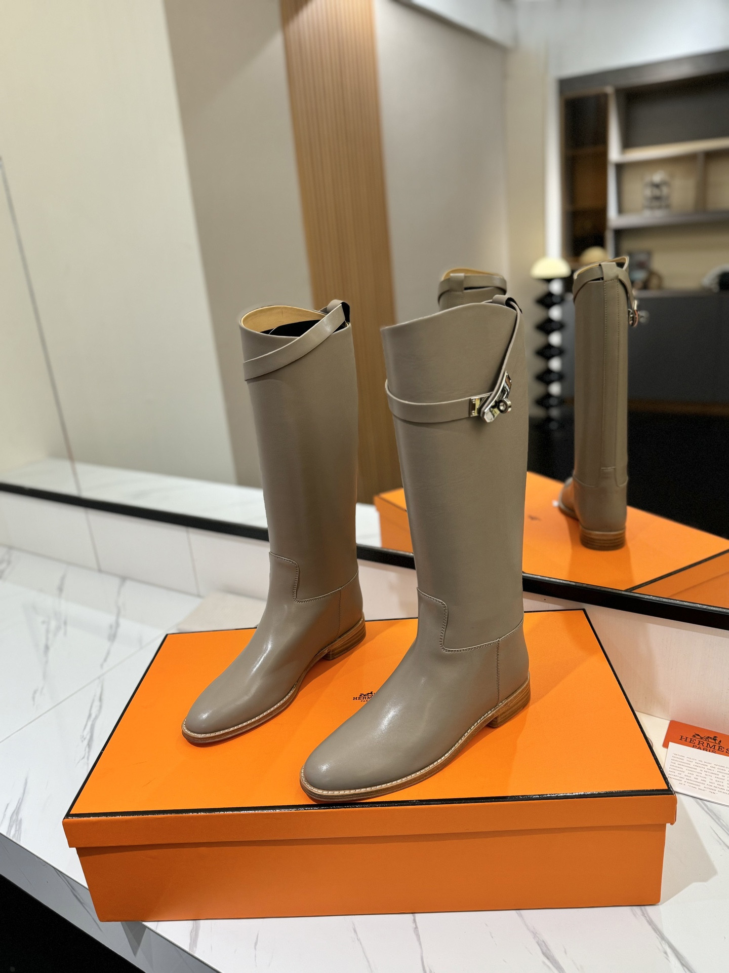 ua H**me5 jumping boots