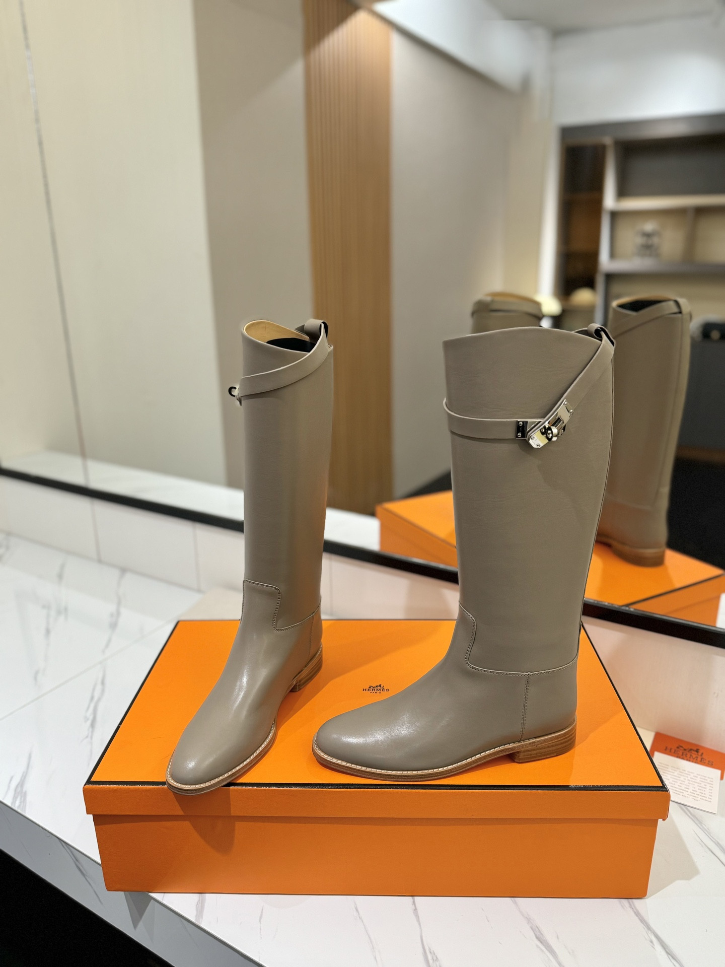 ua H**me5 jumping boots