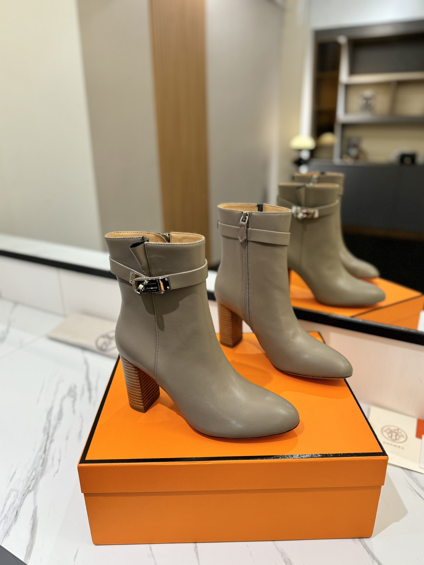 ua H**me5 kelly jumping boots