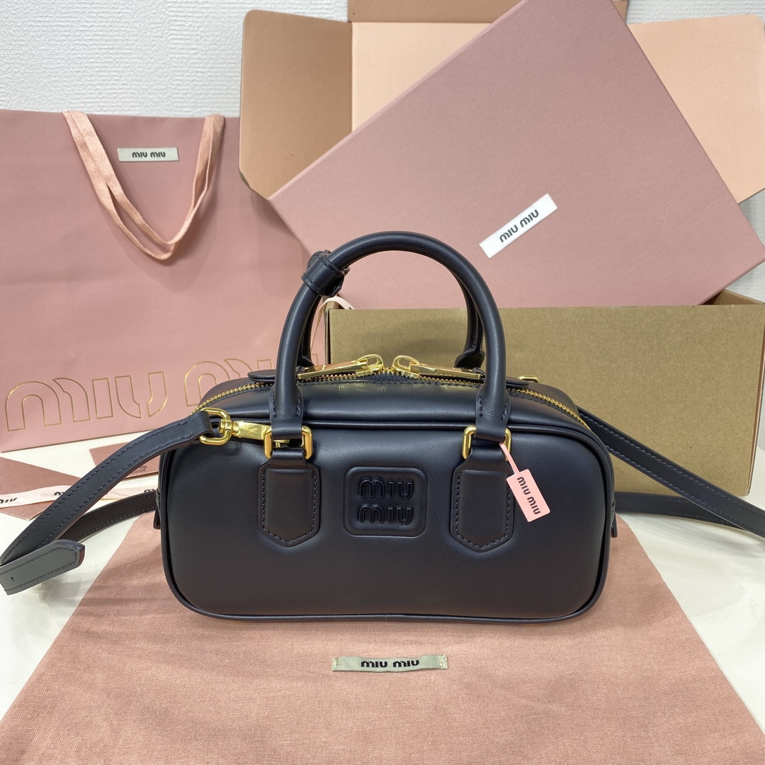 M1v M1v arcadie leather bag 10.5x22x7.5cm