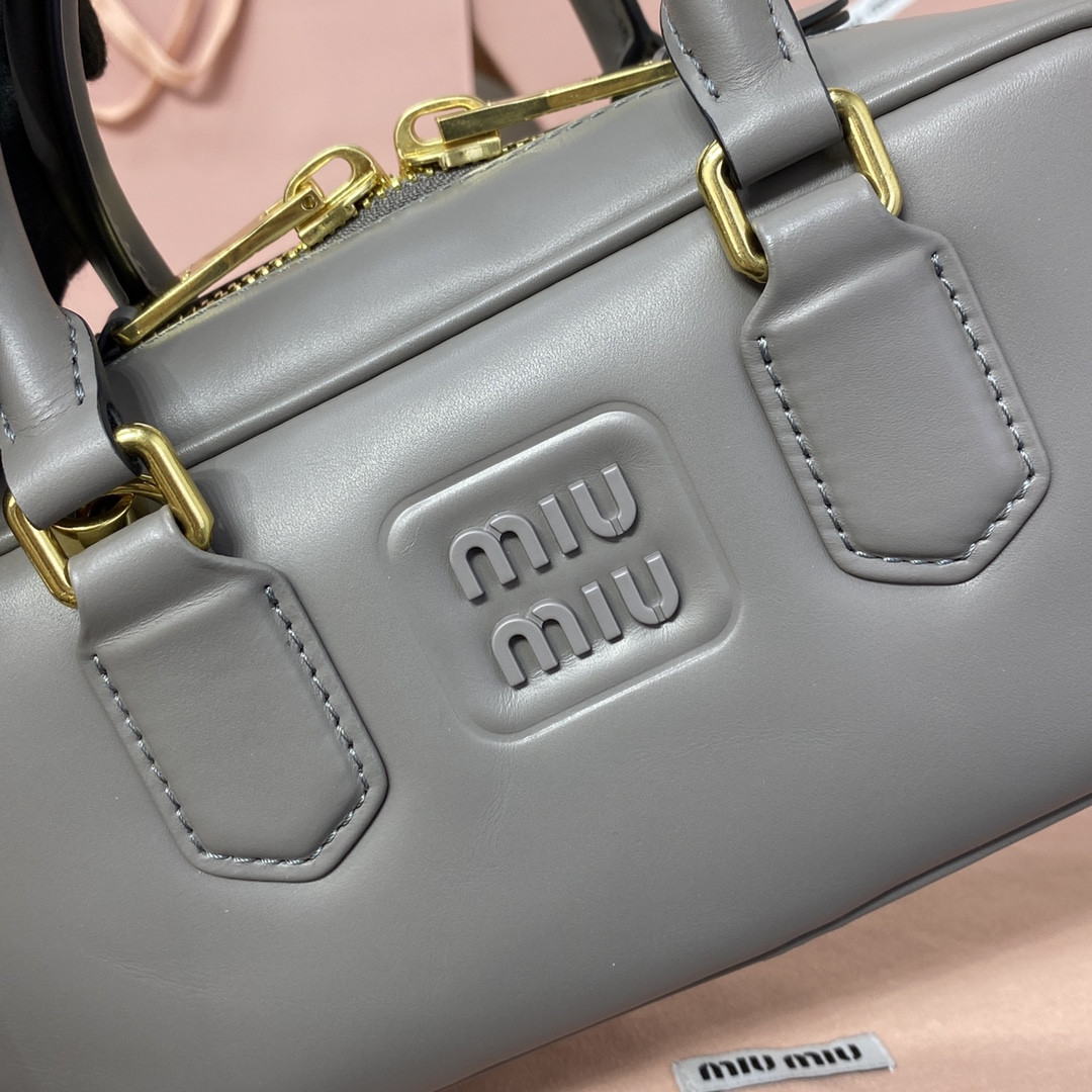 M1v M1v arcadie leather bag 10.5x22x7.5cm
