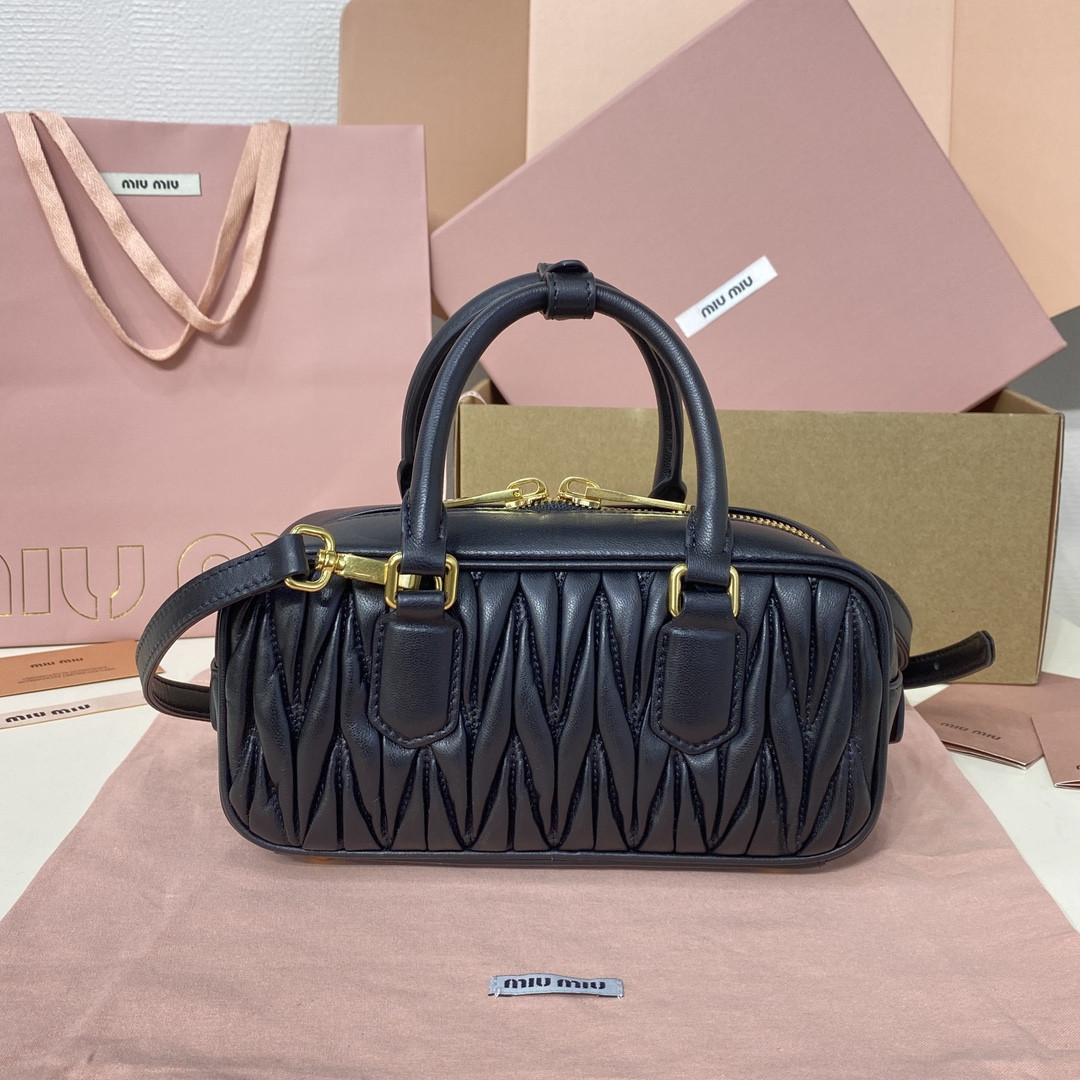 M1v M1v arcadie matelassé nappa leather bag 22x10.5x7.5cm