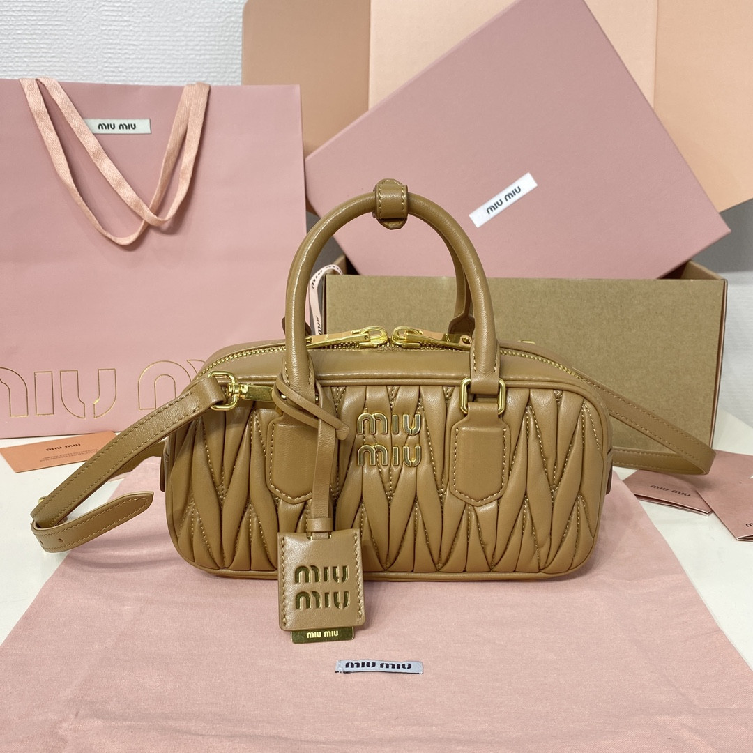 M1v M1v arcadie matelassé nappa leather bag 22x10.5x7.5cm