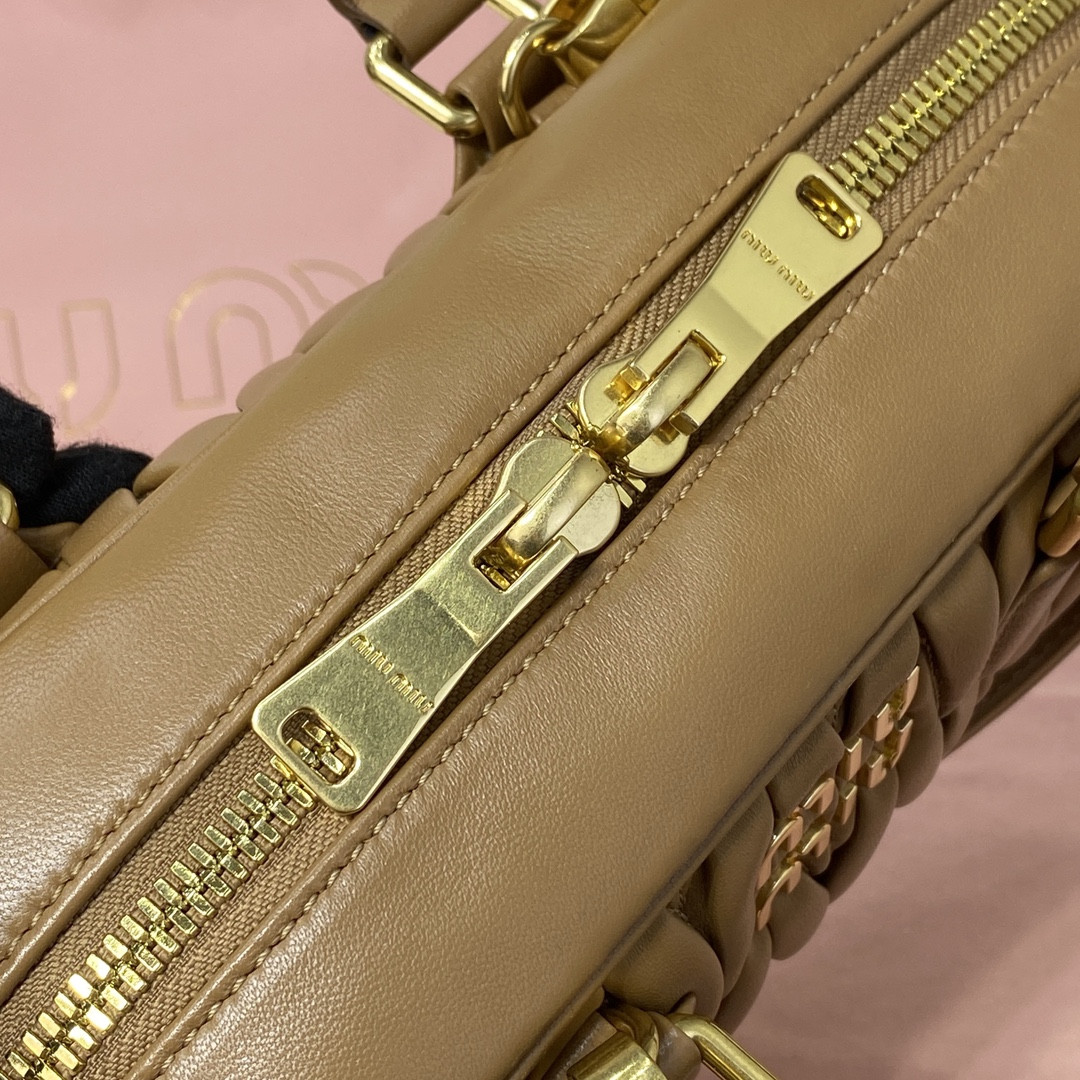 M1v M1v arcadie matelassé nappa leather bag 22x10.5x7.5cm