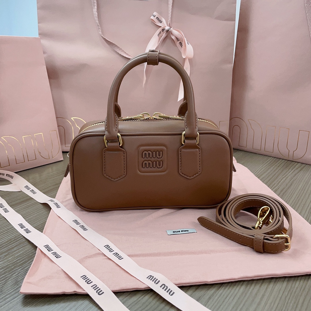 M1v M1v arcadie leather bag 10.5x22x7.5cm