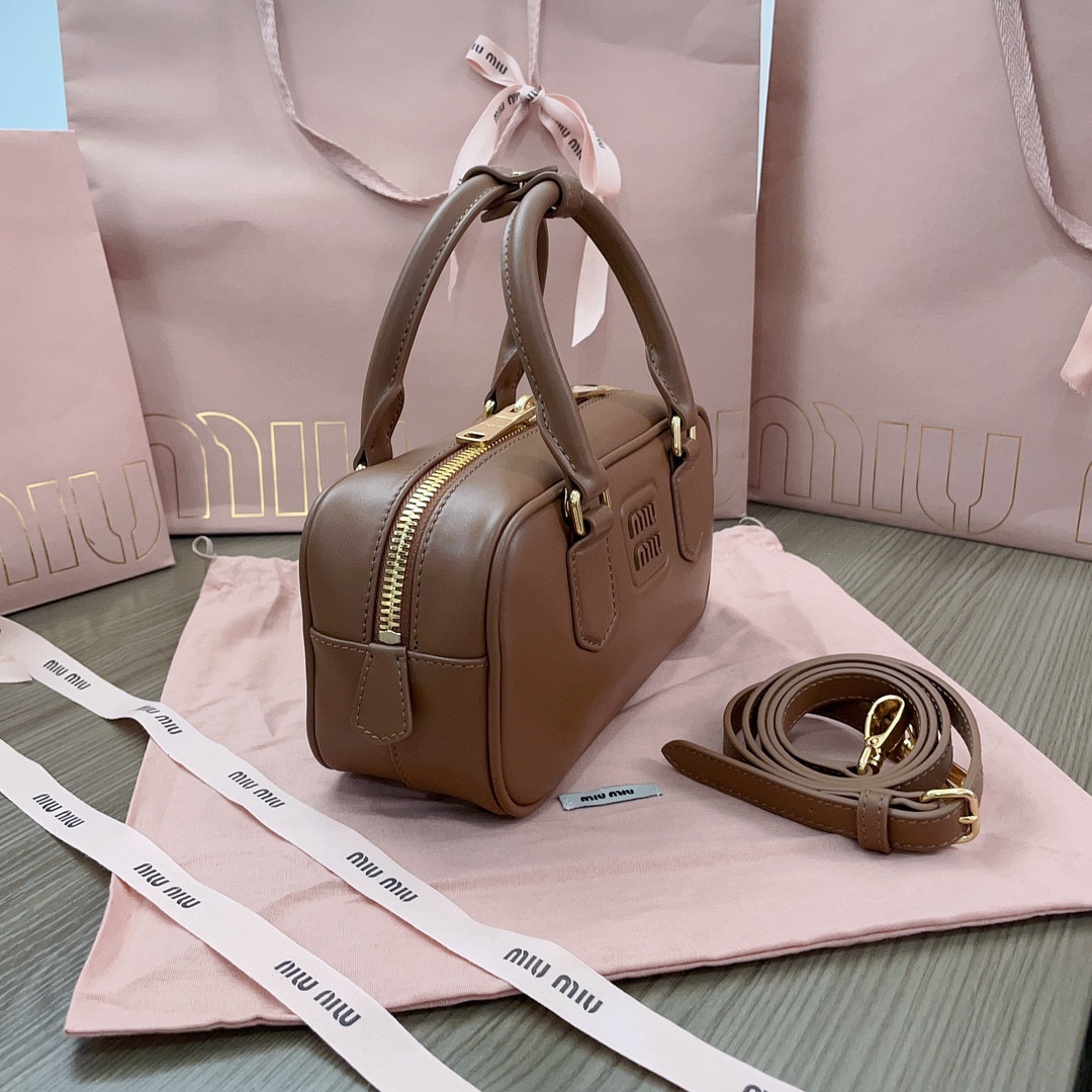M1v M1v arcadie leather bag 10.5x22x7.5cm