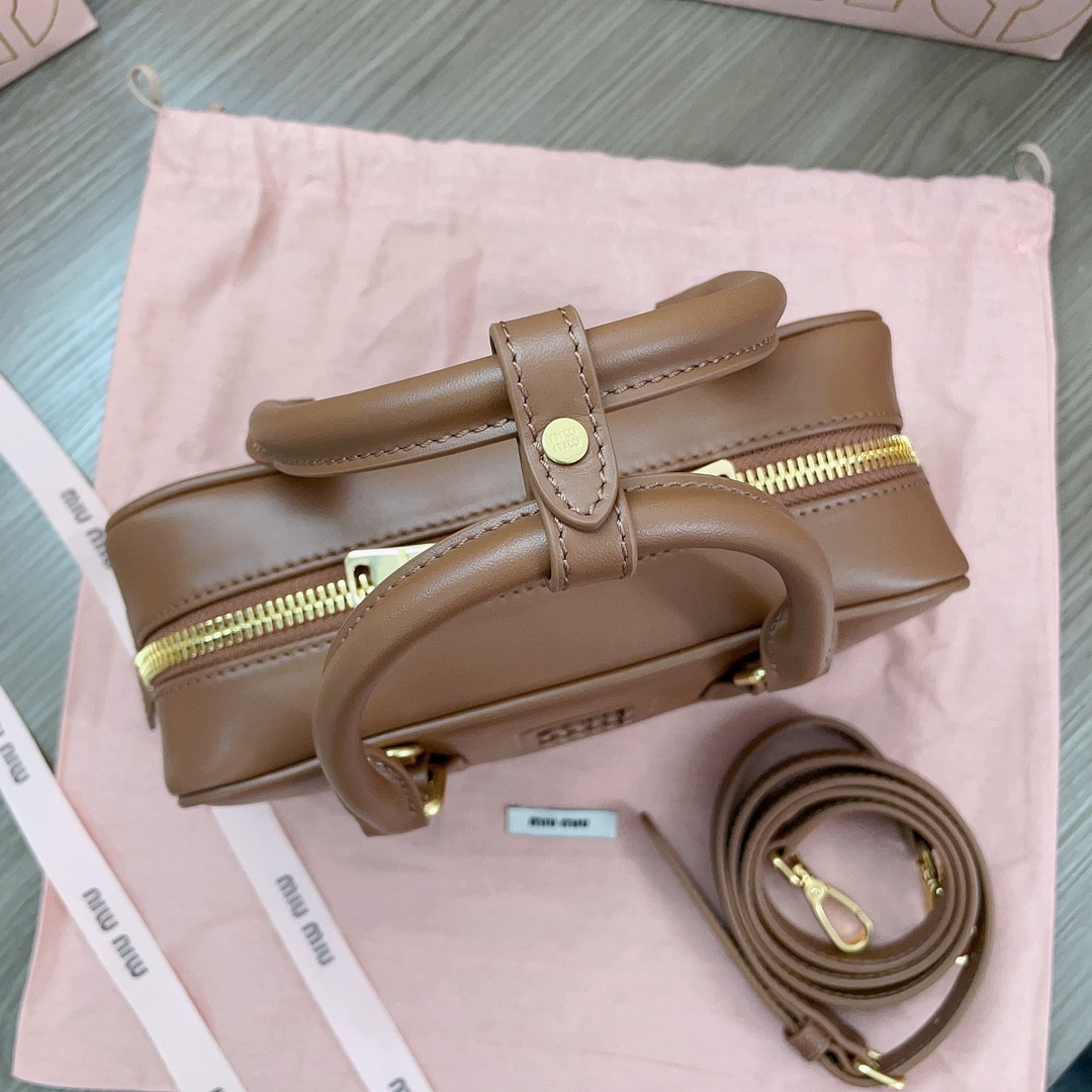 M1v M1v arcadie leather bag 10.5x22x7.5cm