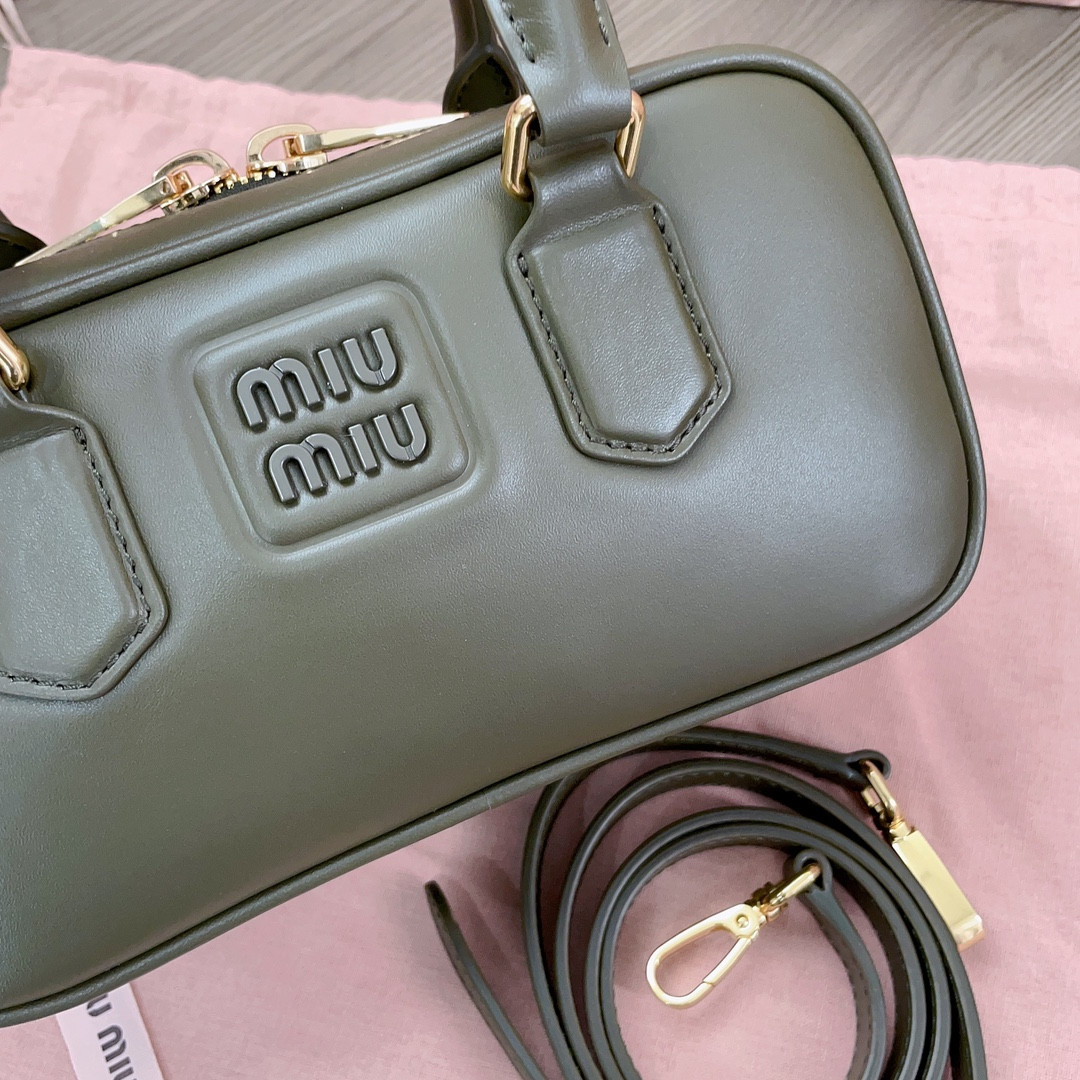 M1v M1v arcadie leather bag 10.5x22x7.5cm