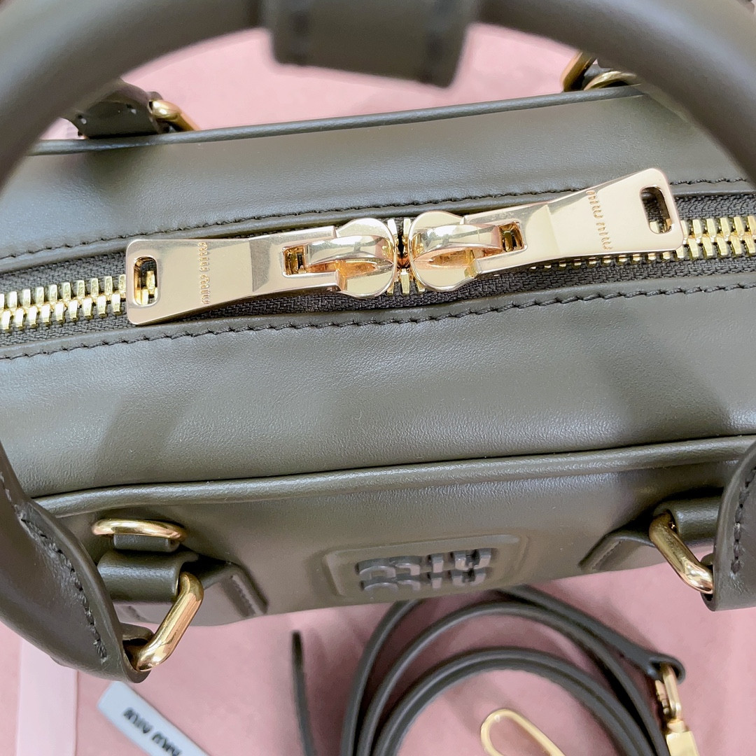 M1v M1v arcadie leather bag 10.5x22x7.5cm