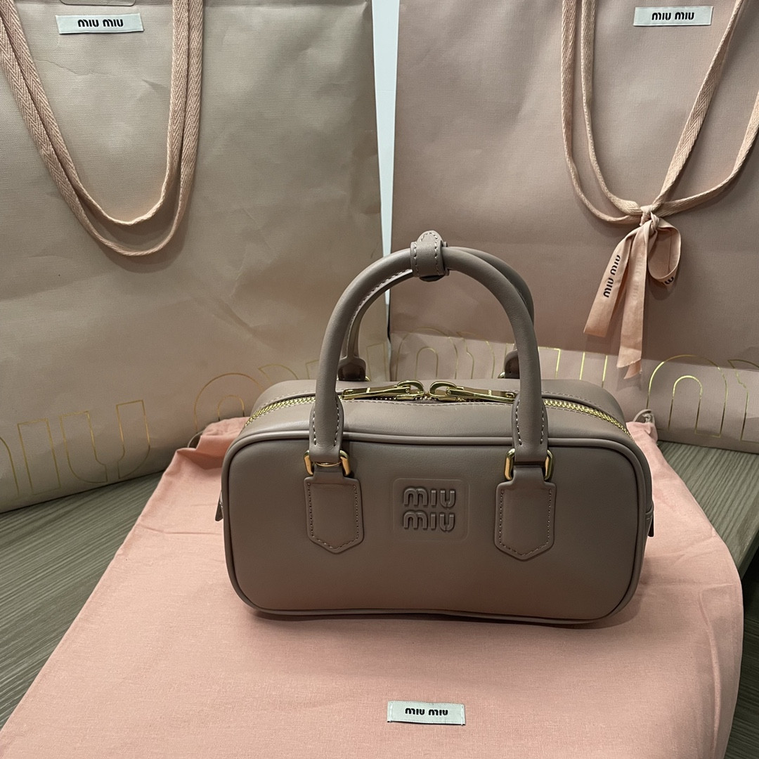 M1v M1v arcadie leather bag 10.5x22x7.5cm