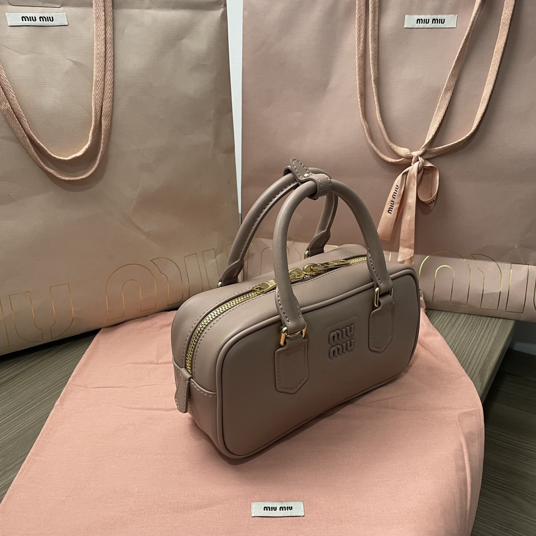 M1v M1v arcadie leather bag 10.5x22x7.5cm