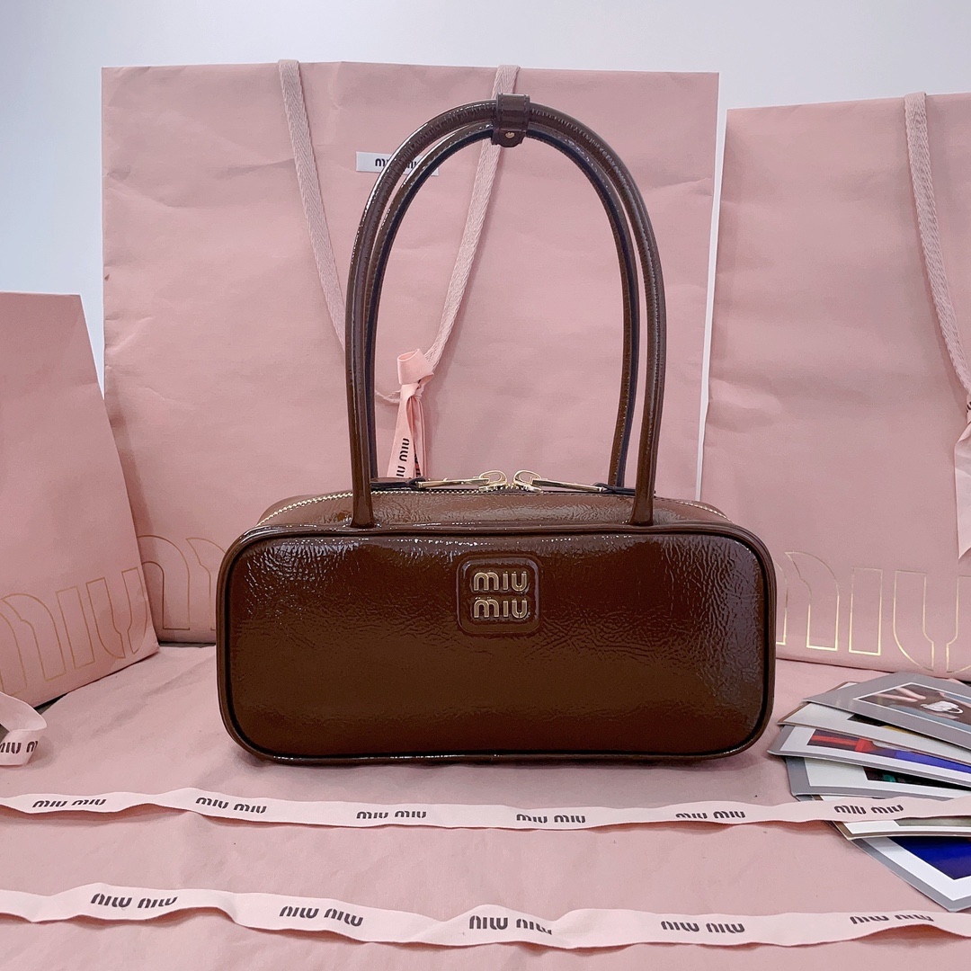 M1v M1v beau naplak patent leather bag 12x27x8cm