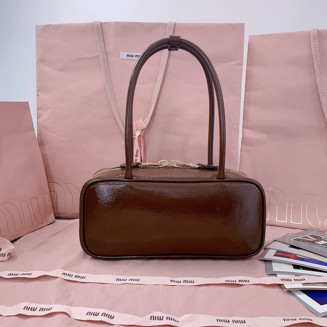 M1v M1v beau naplak patent leather bag 12x27x8cm