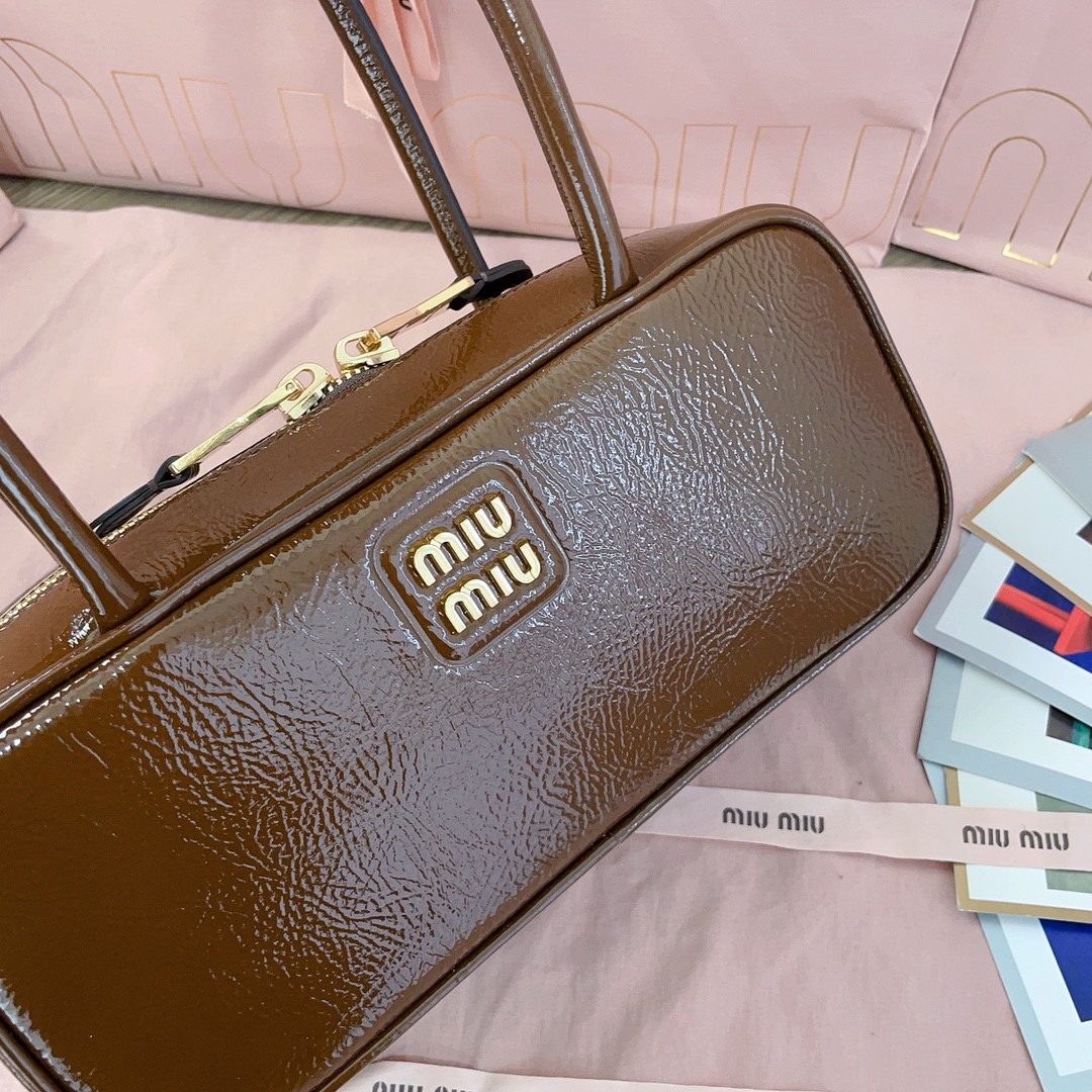 M1v M1v beau naplak patent leather bag 12x27x8cm