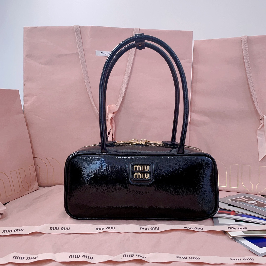 M1v M1v beau naplak patent leather bag 12x27x8cm