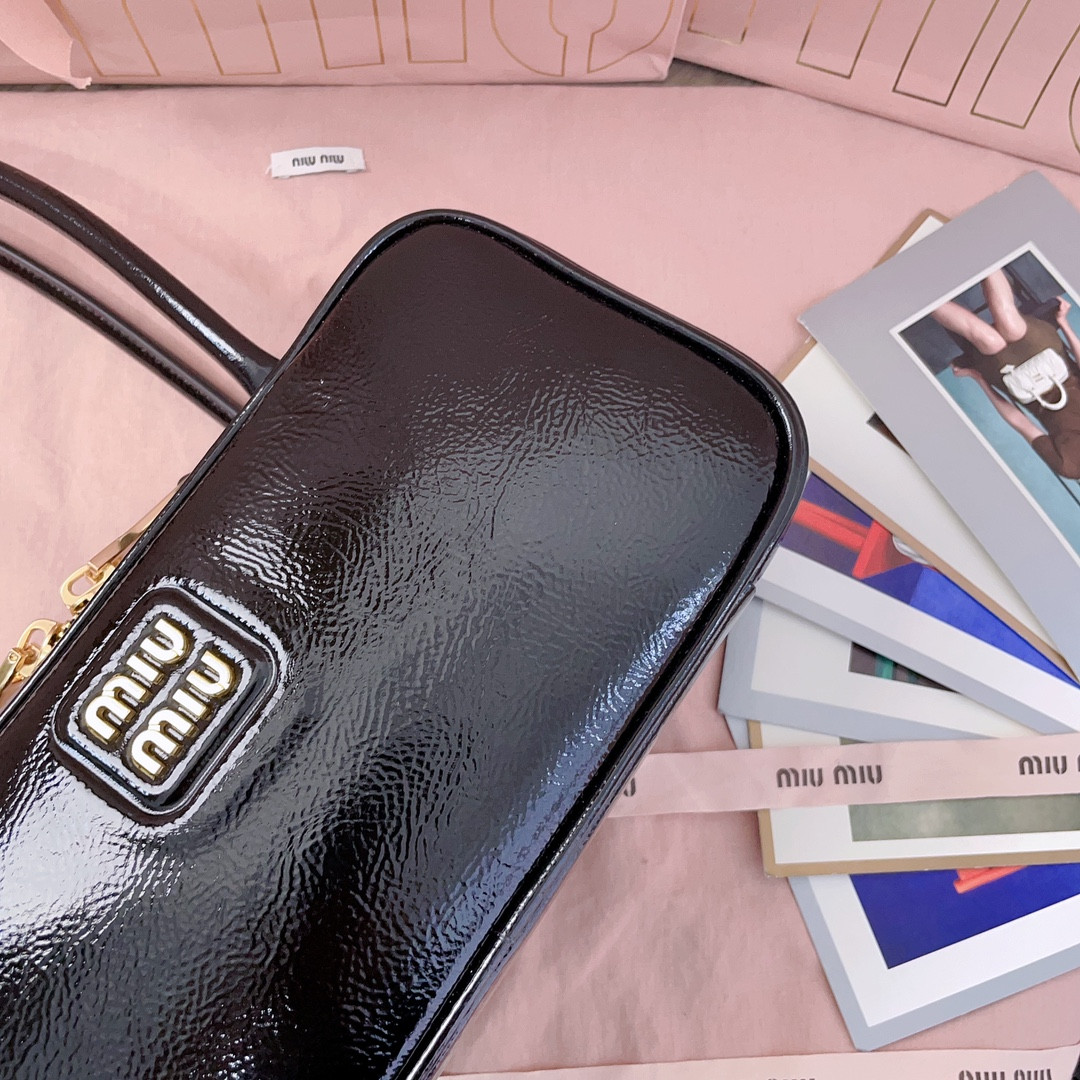 M1v M1v beau naplak patent leather bag 12x27x8cm