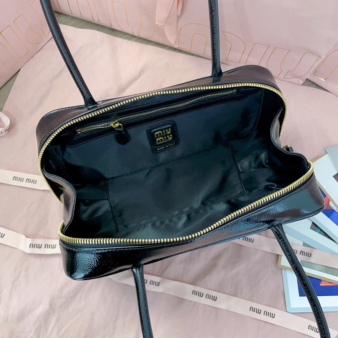 M1v M1v beau naplak patent leather bag 12x27x8cm