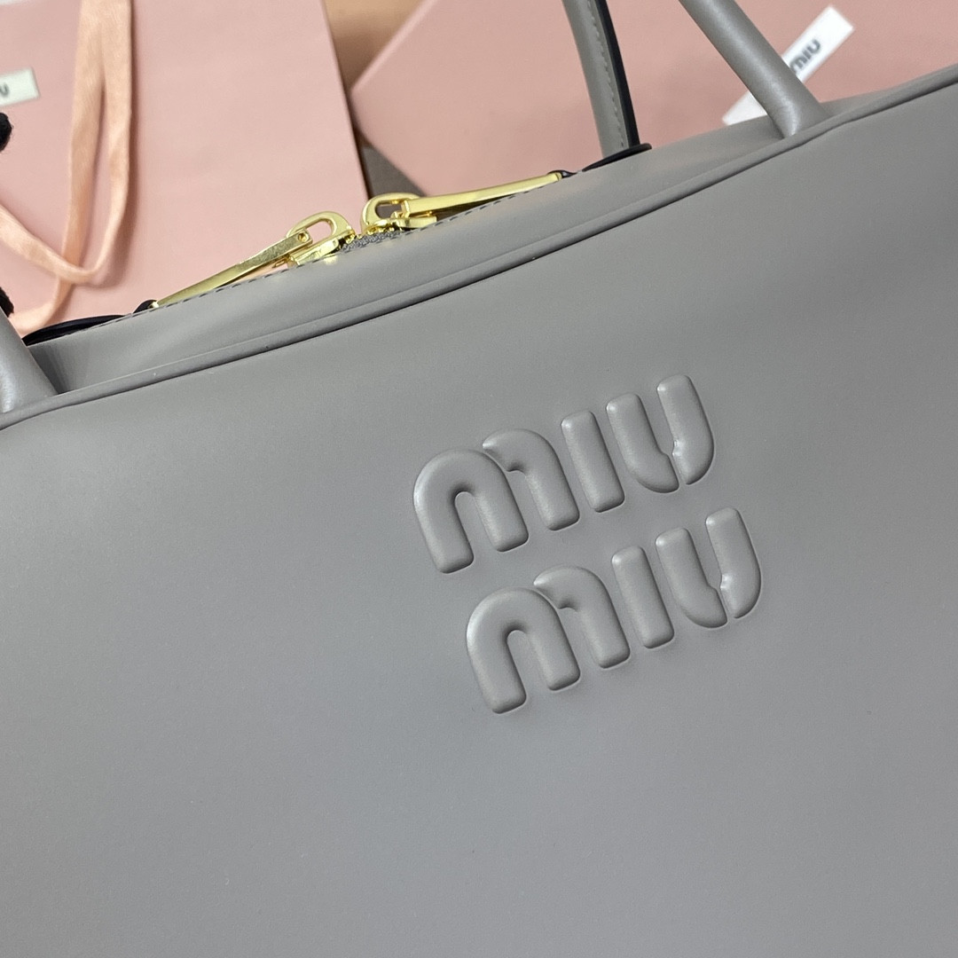 M1v M1v leather beau bag 23x34x10cm
