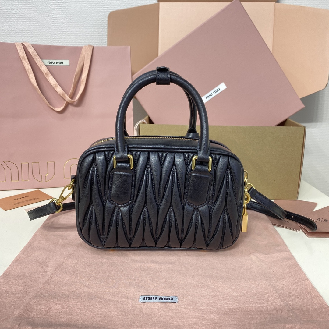 M1v M1v arcadie matelassé nappa leather bag 13x19x6cm