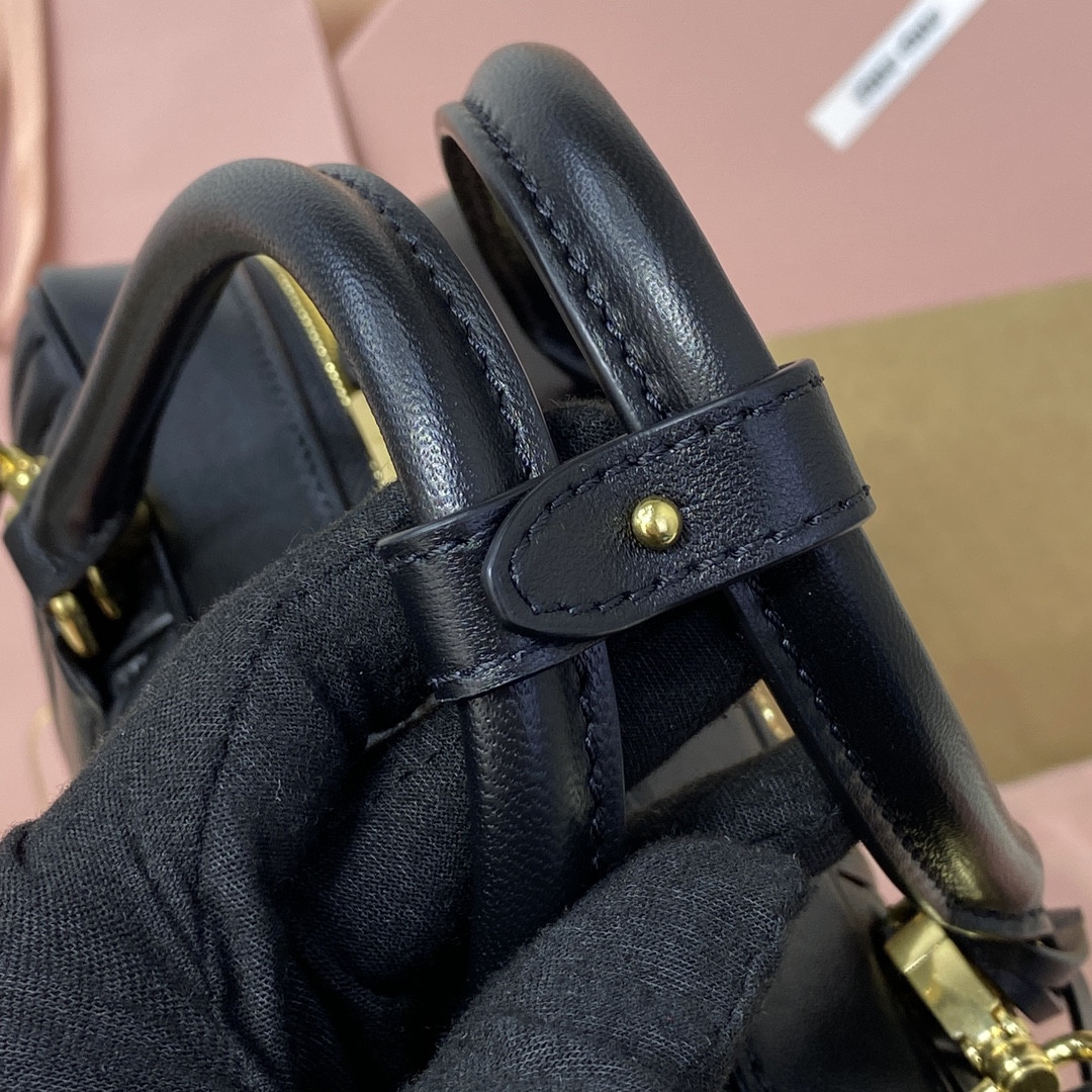 M1v M1v arcadie matelassé nappa leather bag 12x27x9cm