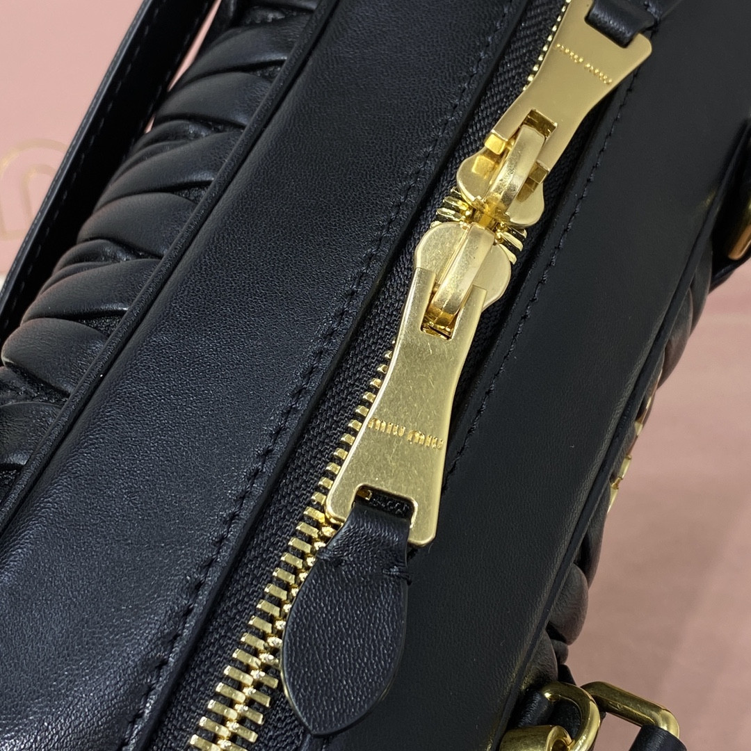 M1v M1v arcadie matelassé nappa leather bag 12x27x9cm