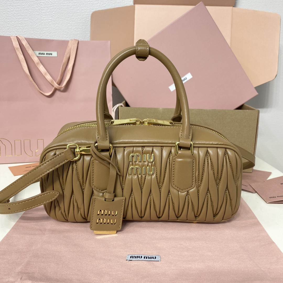 M1v M1v arcadie matelassé nappa leather bag 12x27x9cm