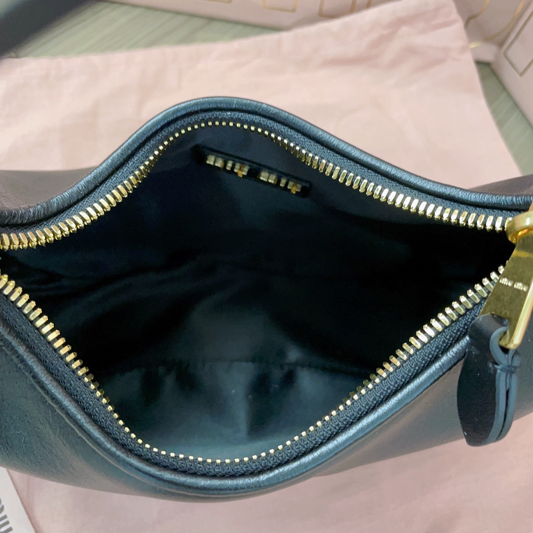 M1v M1v hobo bag 20x17x6cm