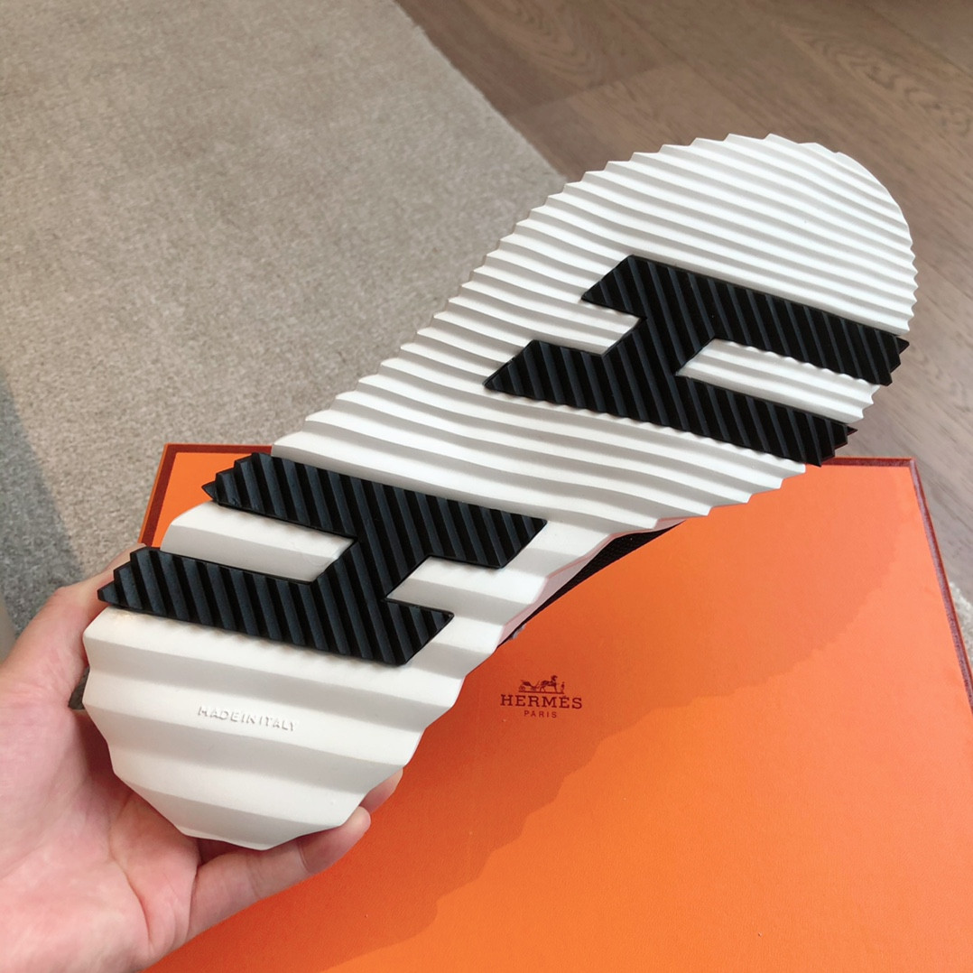 ua H**me5 bouncing sneaker
