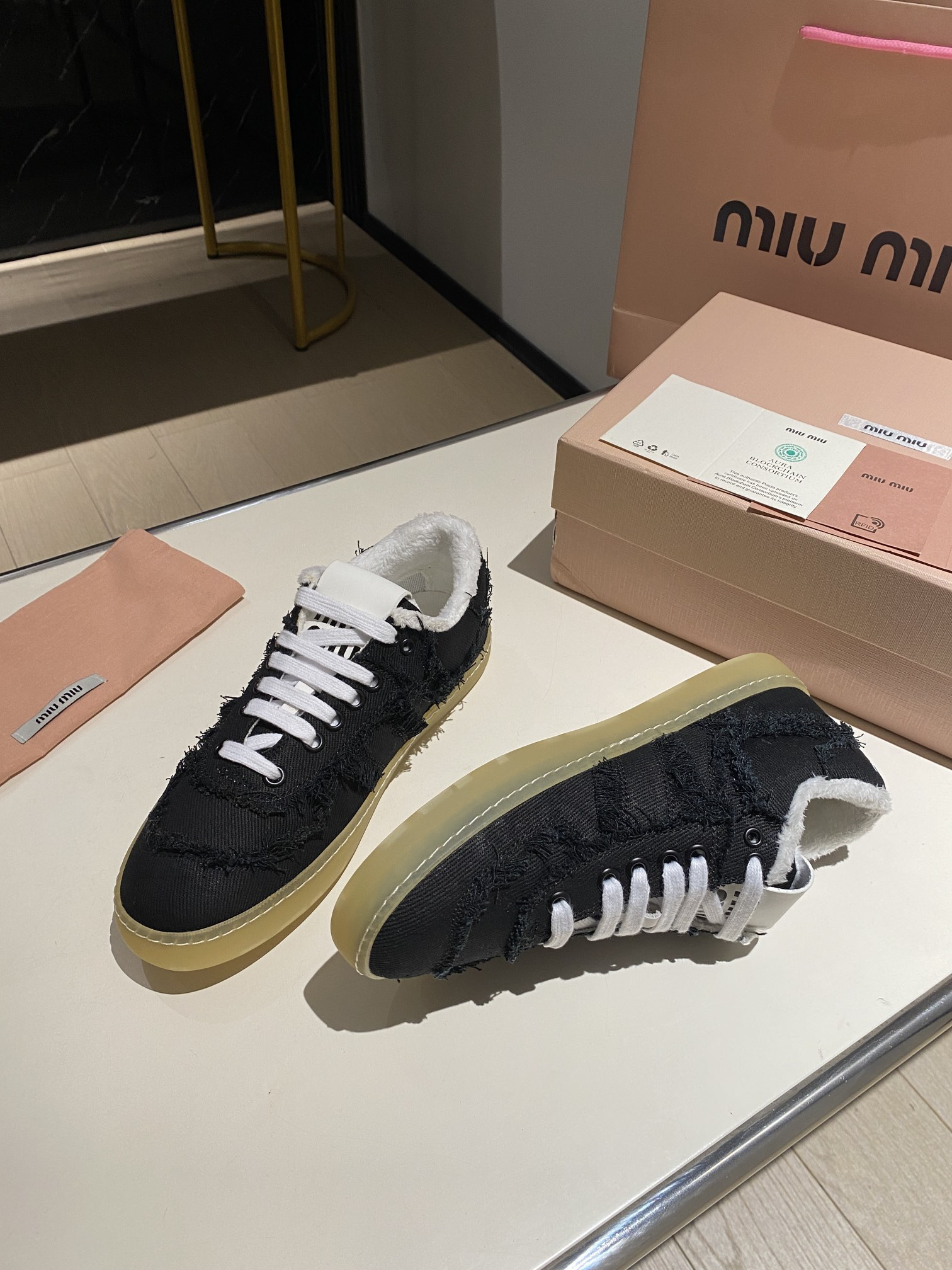 ua M1v M1v sneakers