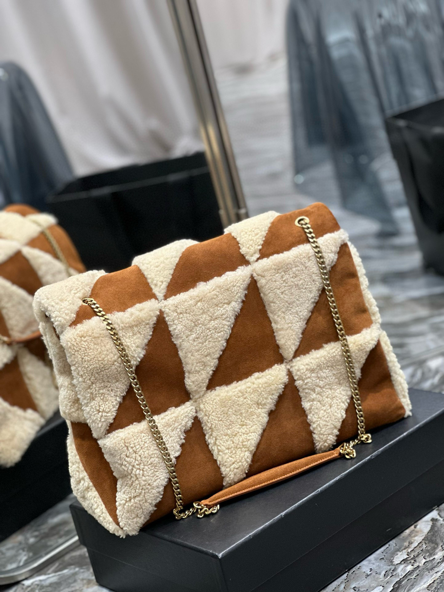 Y*L jamie large in suede and shearling 38×26×12cm