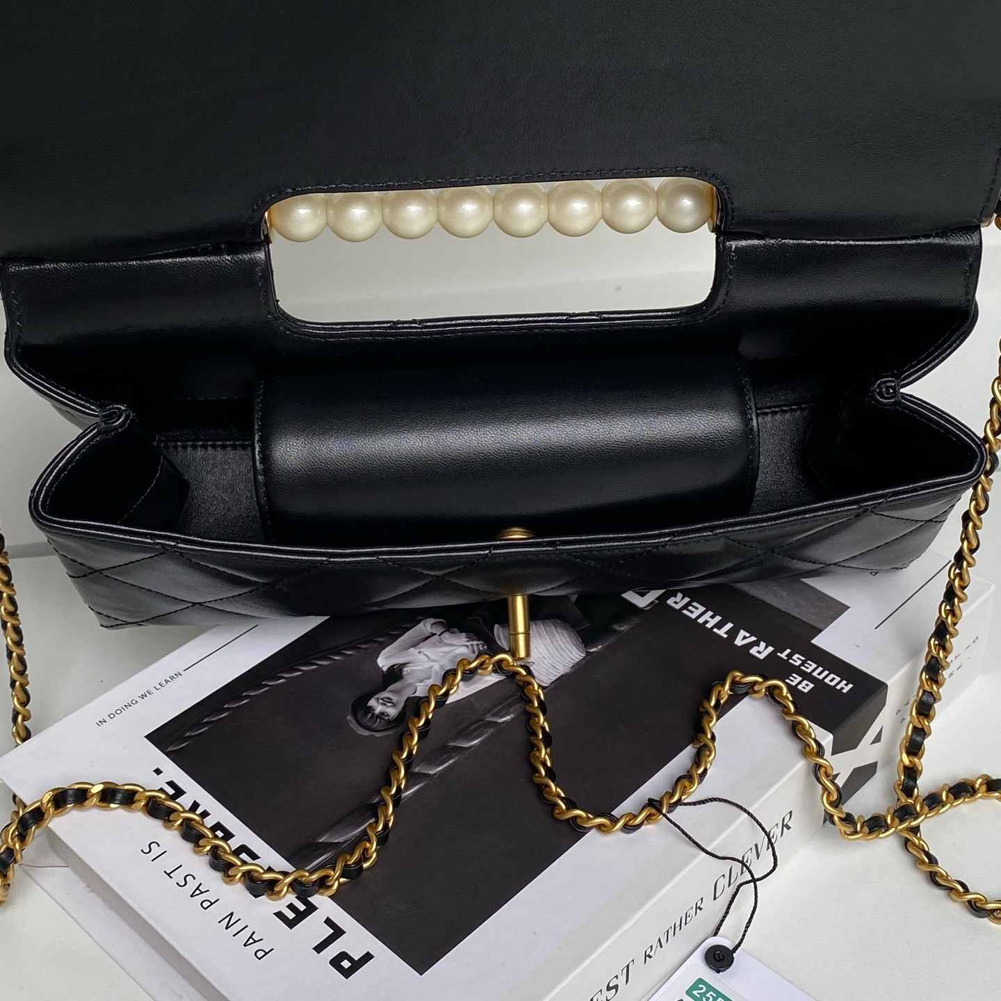 Ch*el 25p bag as5390 17.5×25×7cm