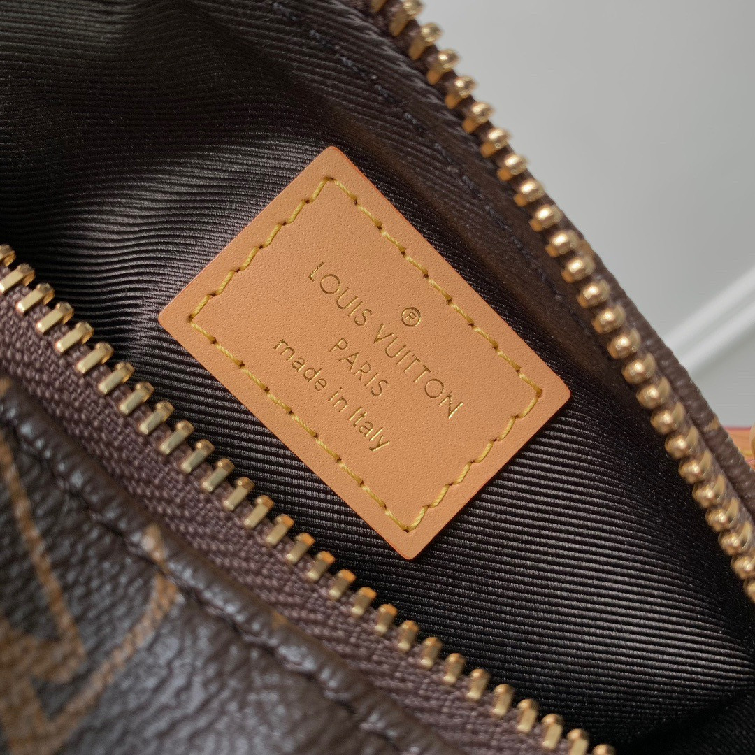 LV Pooch Bag M12617 18 x 28 x 19 cm