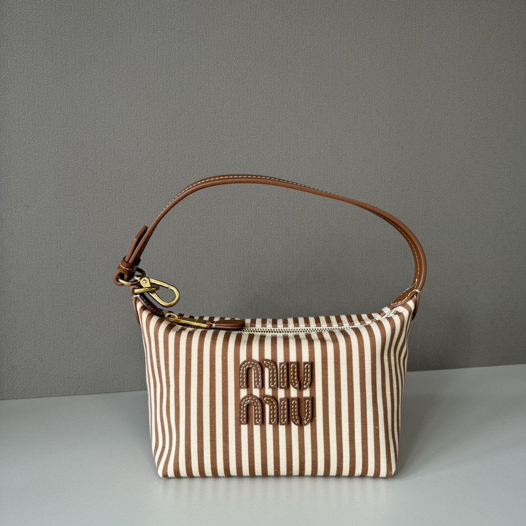 M1v M1v jacquard fabric pouch with logo 14x18.5x10cm