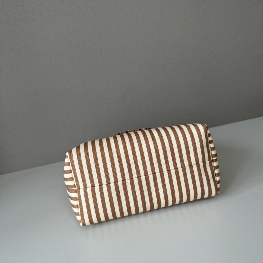 M1v M1v jacquard fabric pouch with logo 14x18.5x10cm