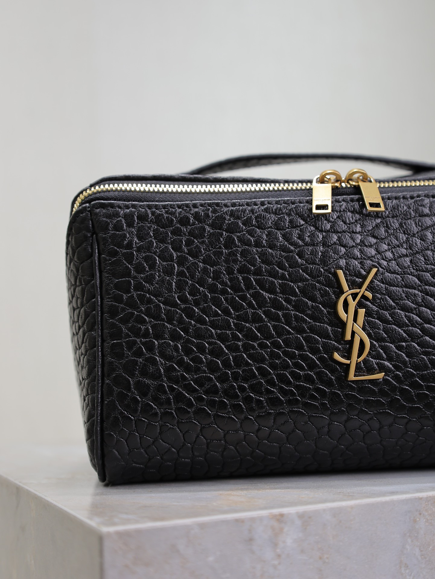 Y*L gaby vanity case in grained leather 21x13x13cm