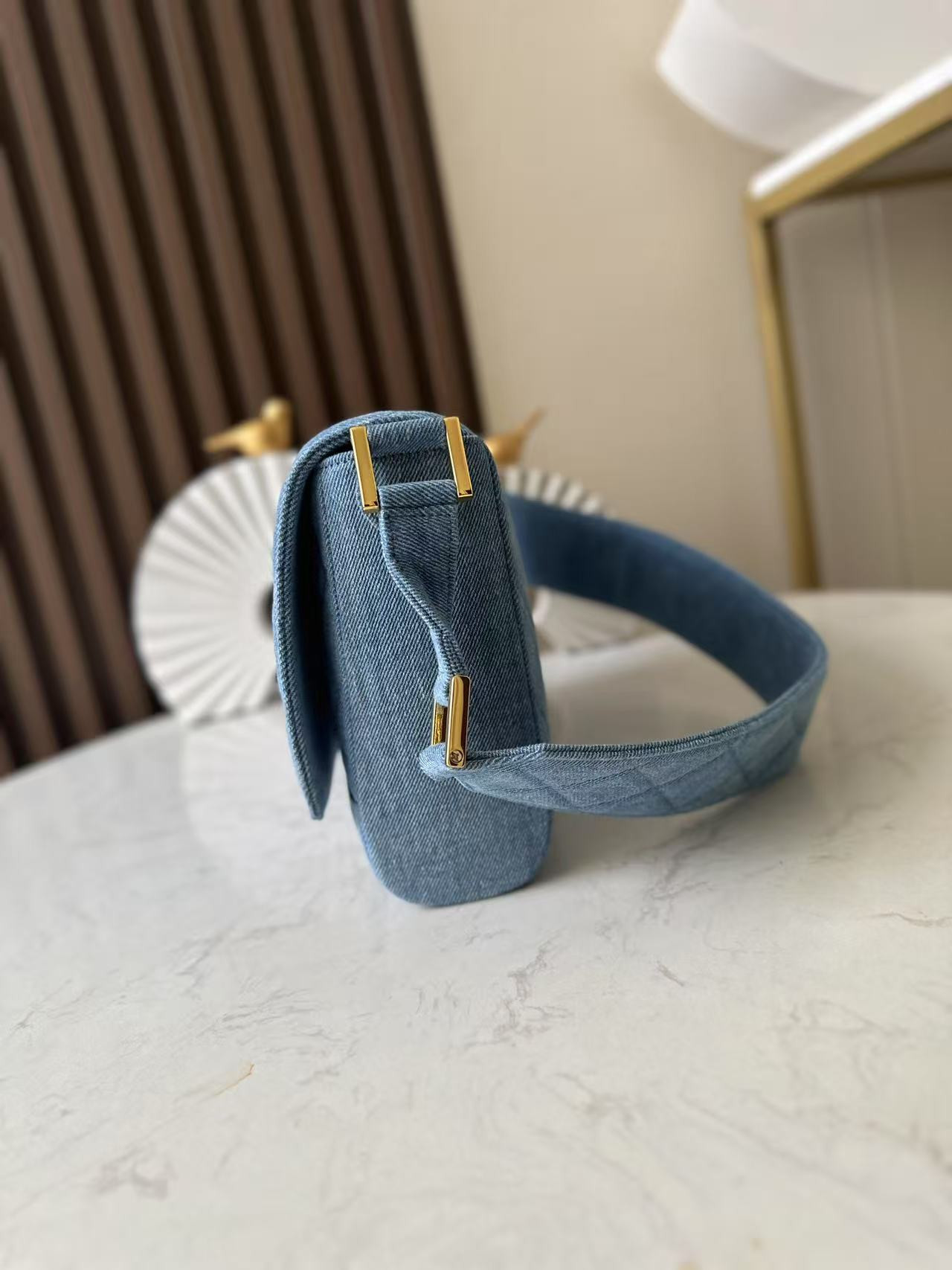 ch*el vintage De*1m shoulder bag 25.5x20x7cm
