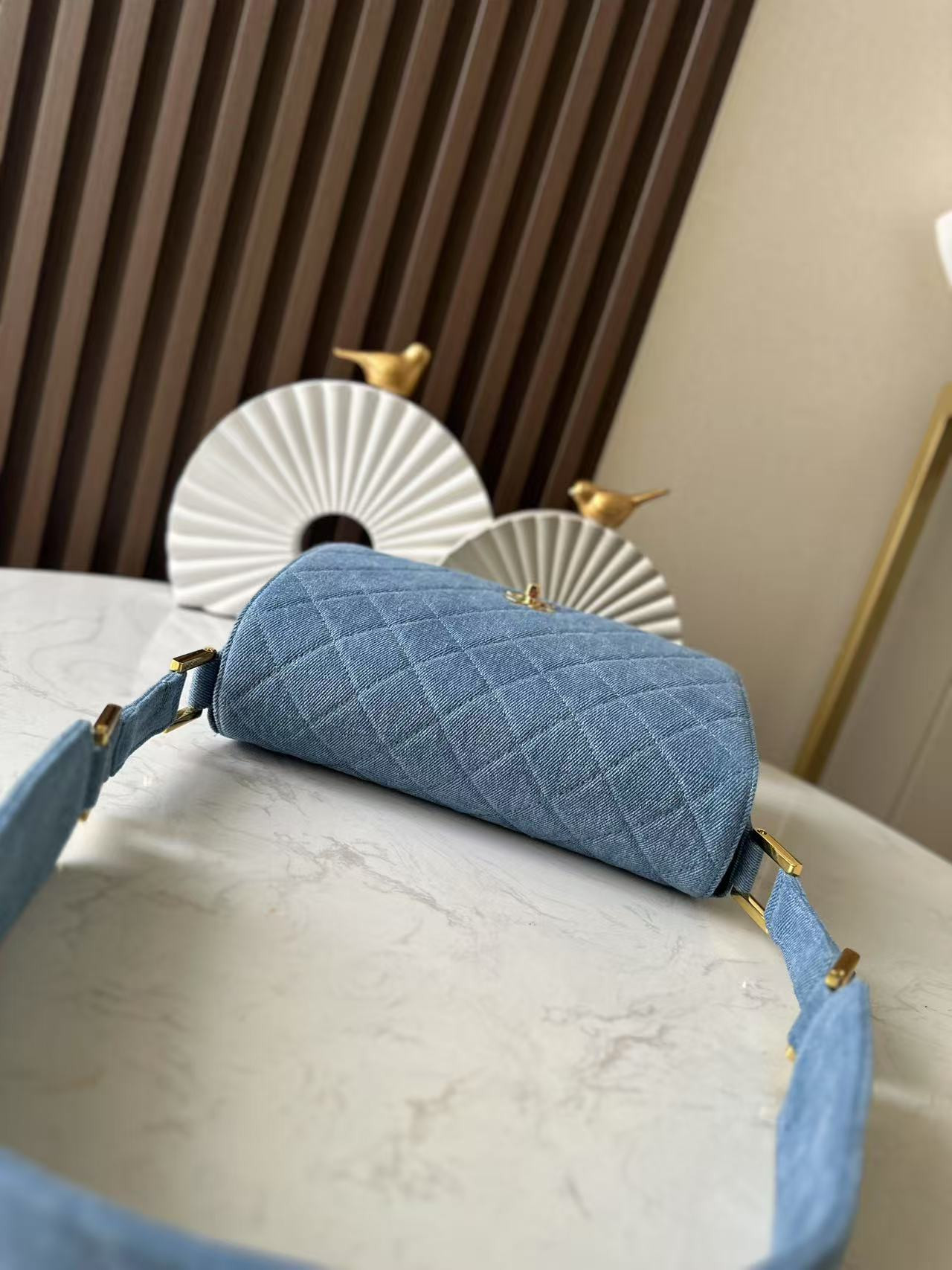 ch*el vintage De*1m shoulder bag 25.5x20x7cm
