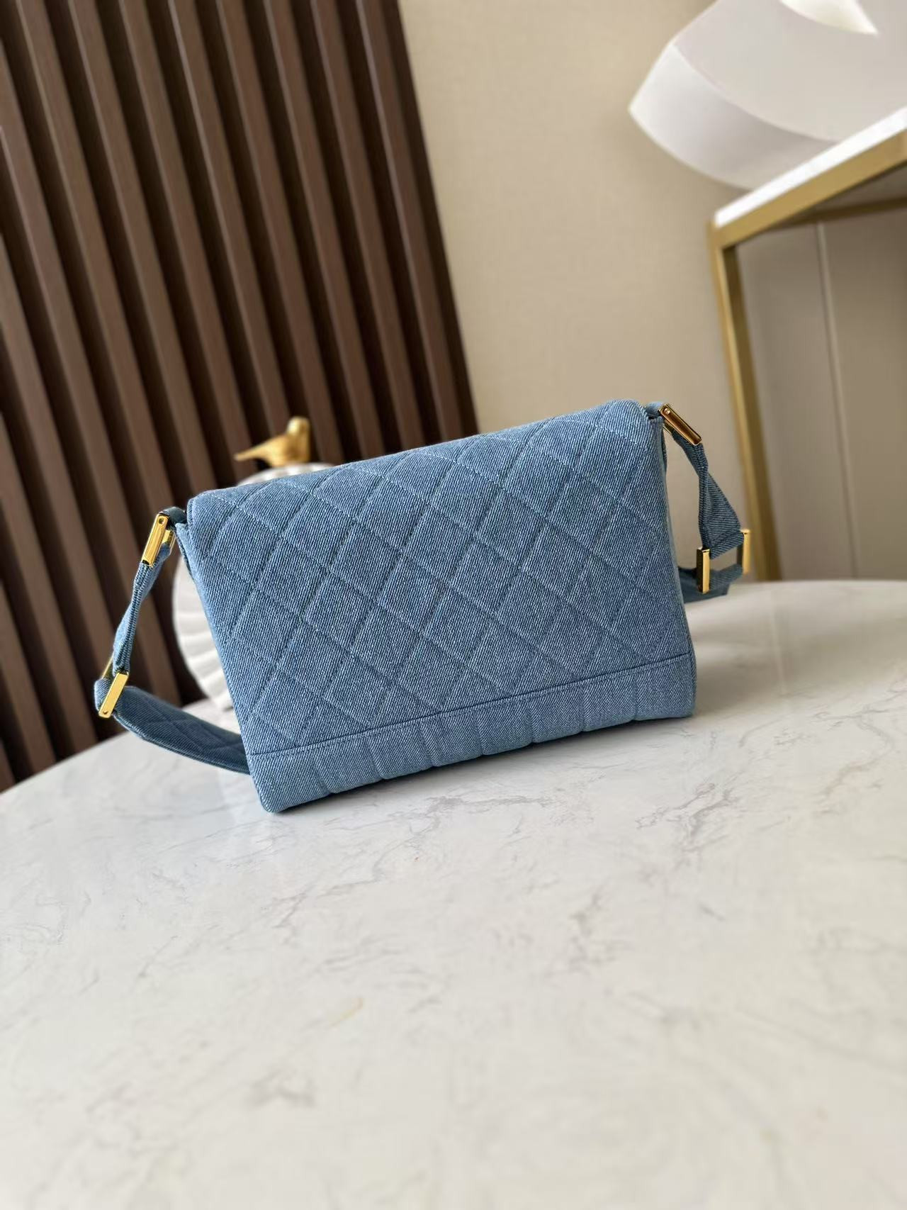 ch*el vintage De*1m shoulder bag 25.5x20x7cm