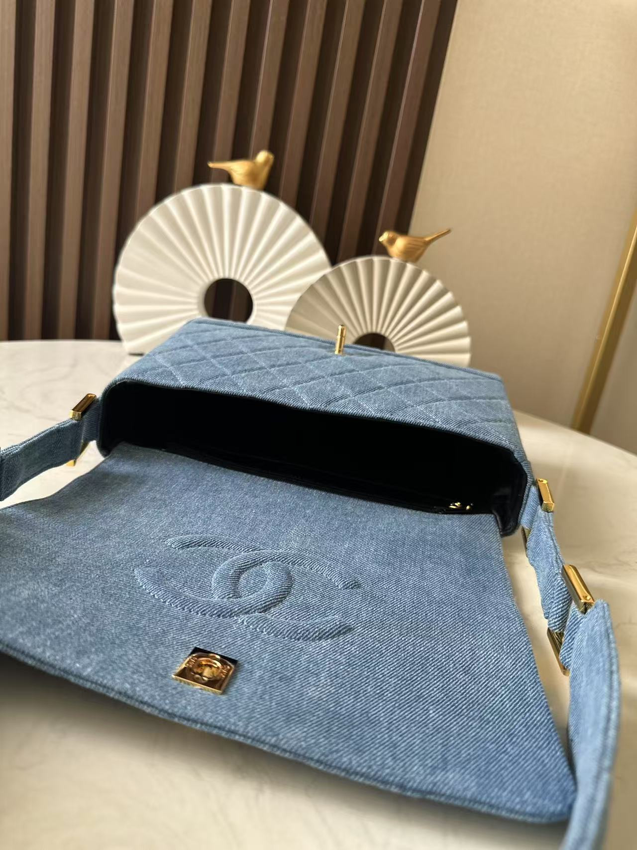 ch*el vintage De*1m shoulder bag 25.5x20x7cm
