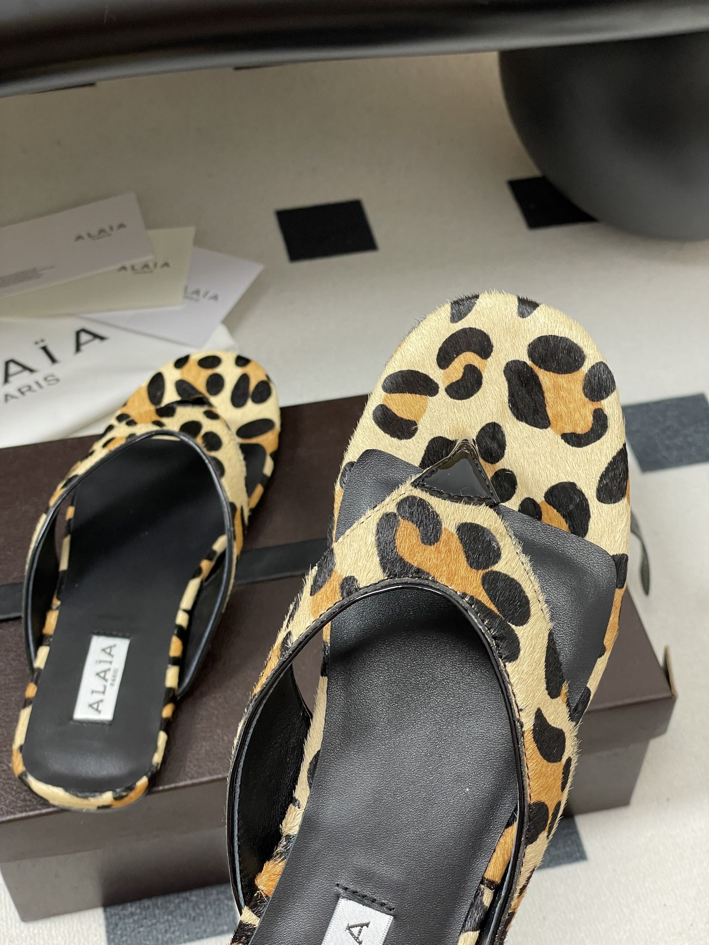ua a1a1a triangle flat slides(cusT0mized size 7-10 days production time)