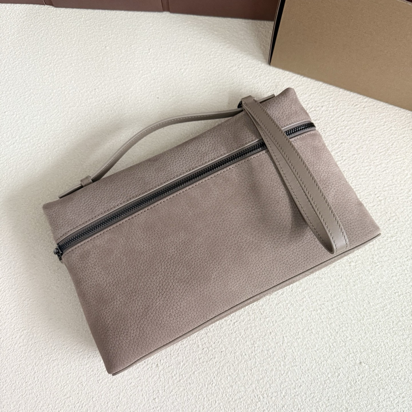 L**o p*ana extra pouch l29 29x18x5cm