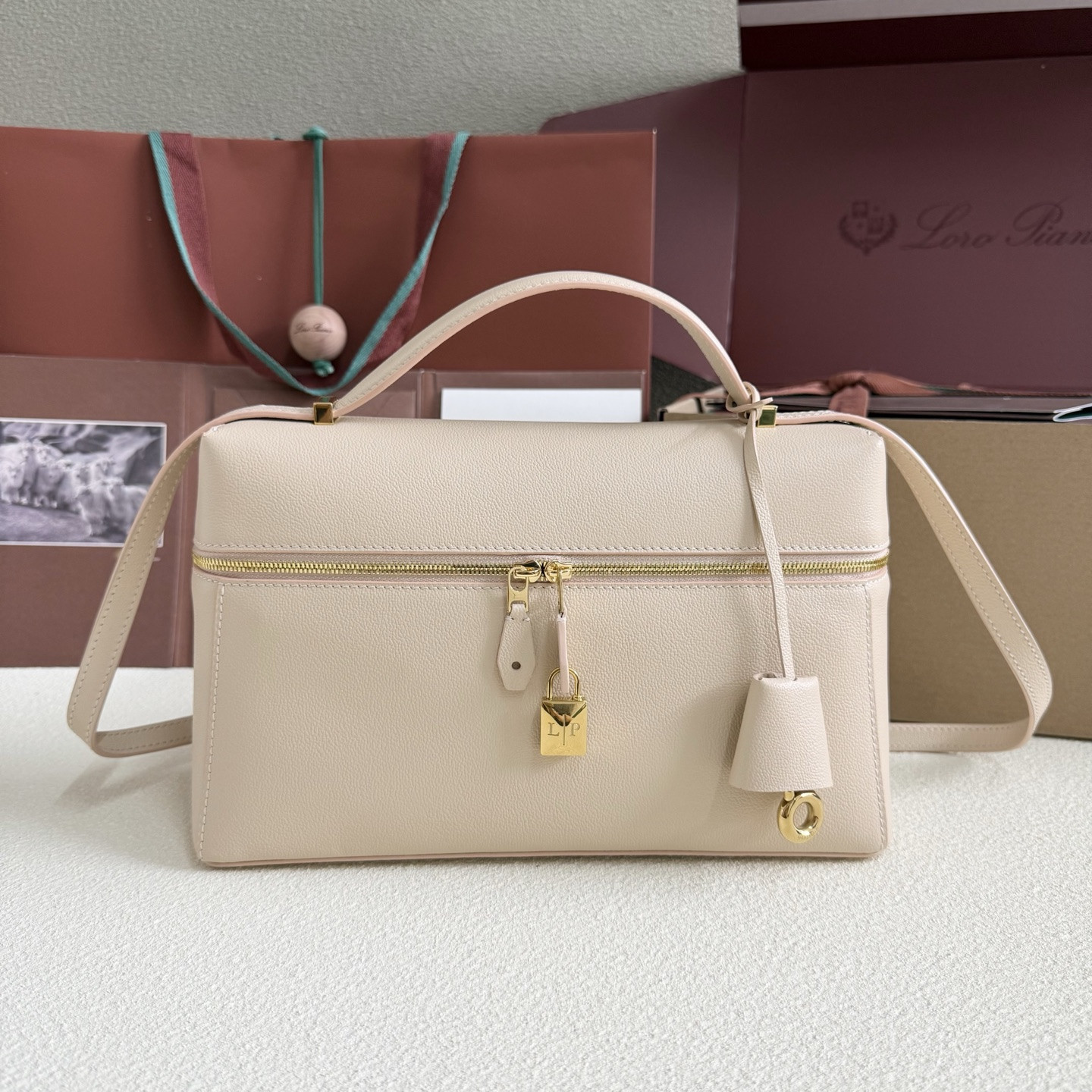 L**o p*ana extra pocket l27 calfskin 16x27x10cm