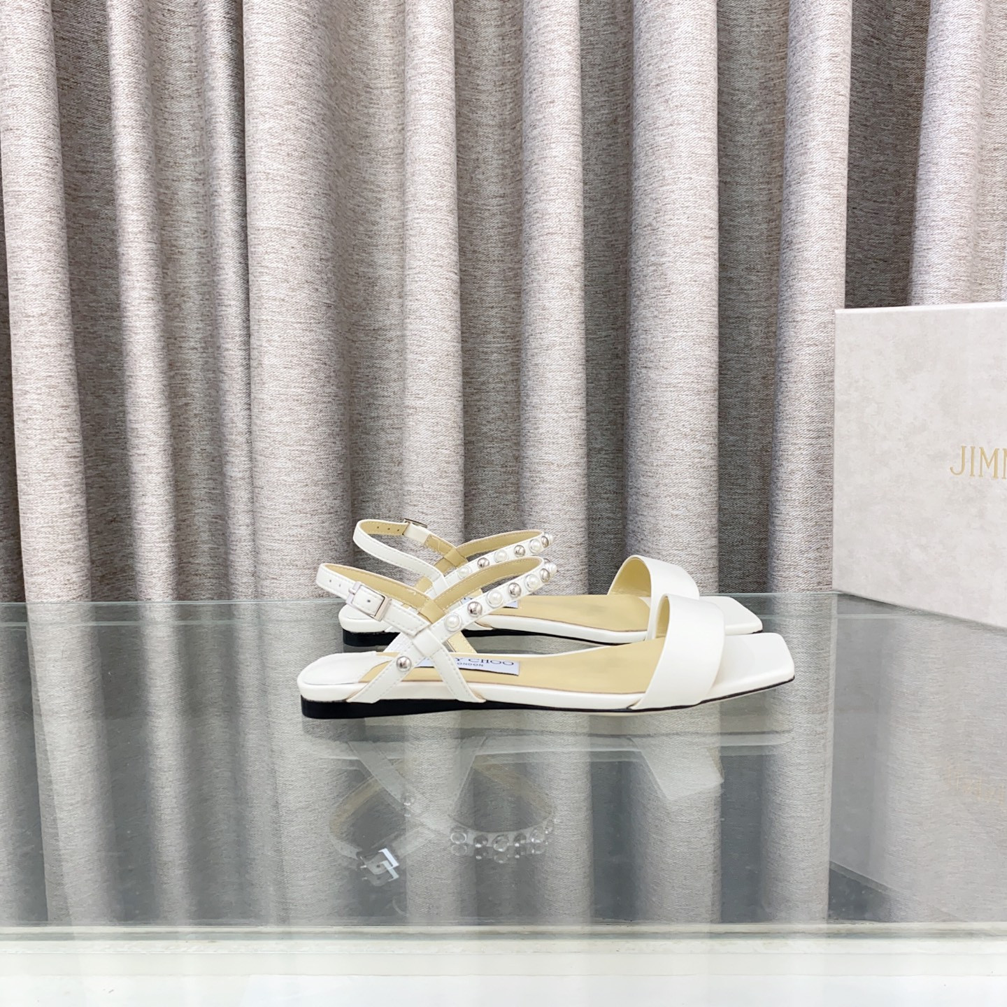 ua Ji*y Ch* sandals