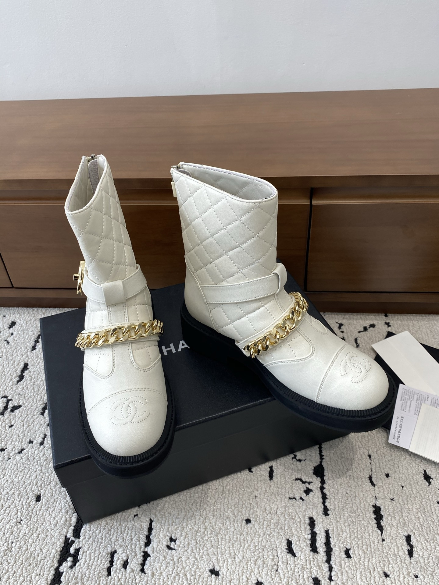 ua Ch*el boots