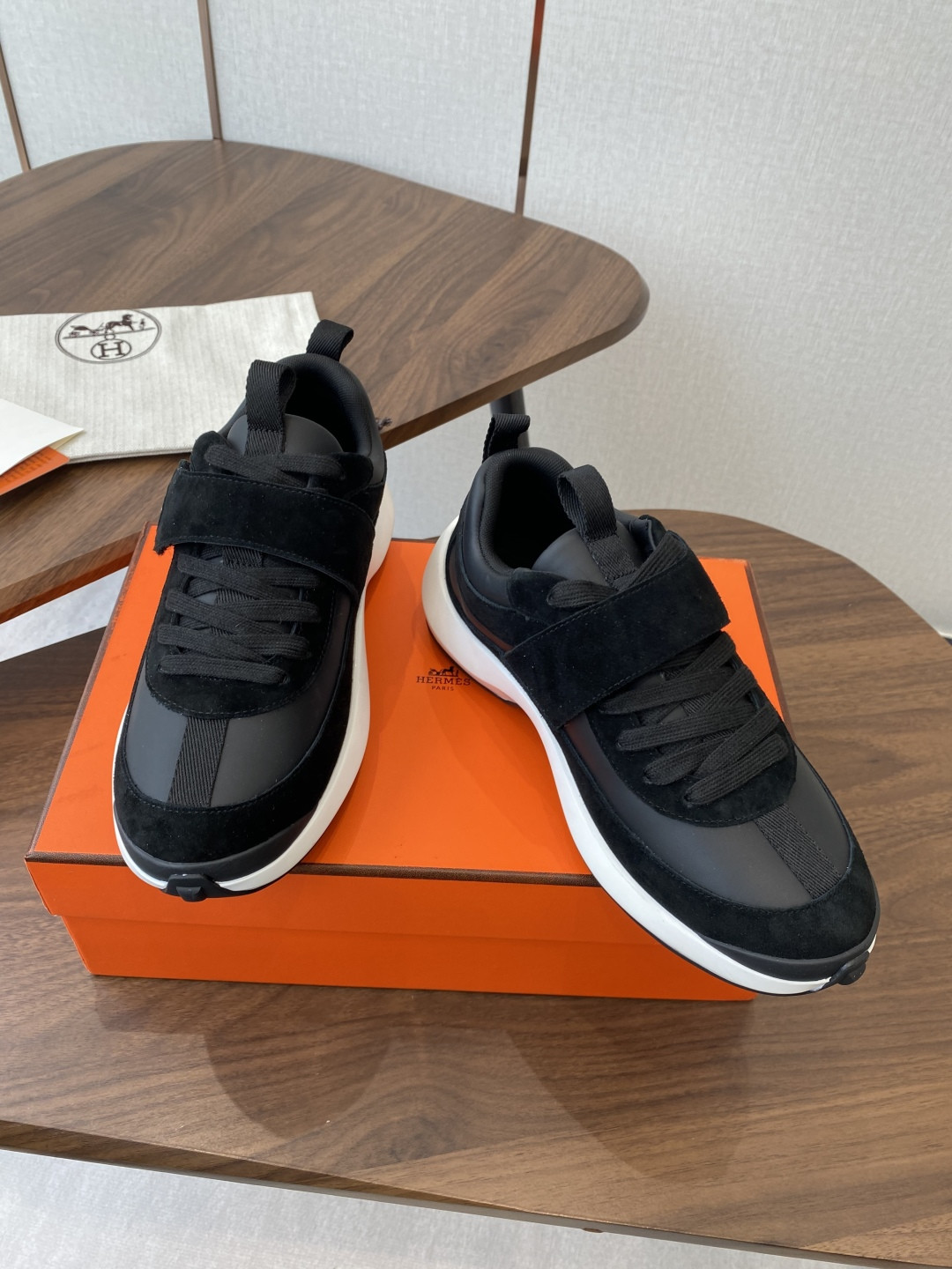 ua H**me5 loop sneaker