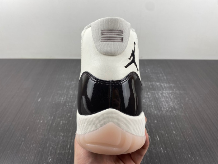 Air Jordan 11  “Neapolitan” AR0715-101