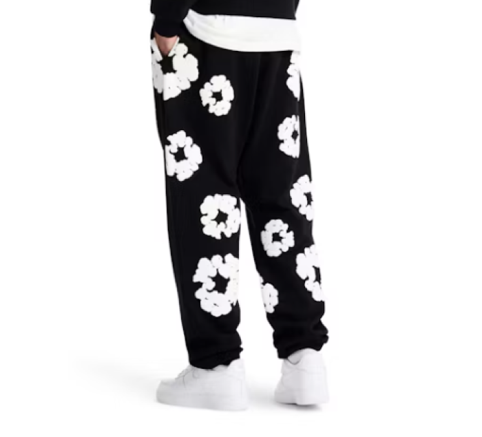 De*1m tears the cotton wreath sweatpants